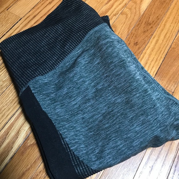 Alo High Waist Seamless Lift Leggings - Picture 4 of 7